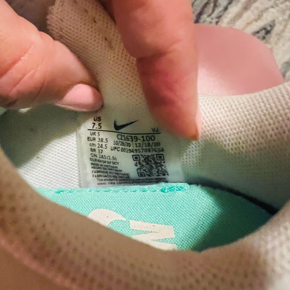 Nike Air Max Woman’s Sneakers in White and Mint - Picture 6 of 7